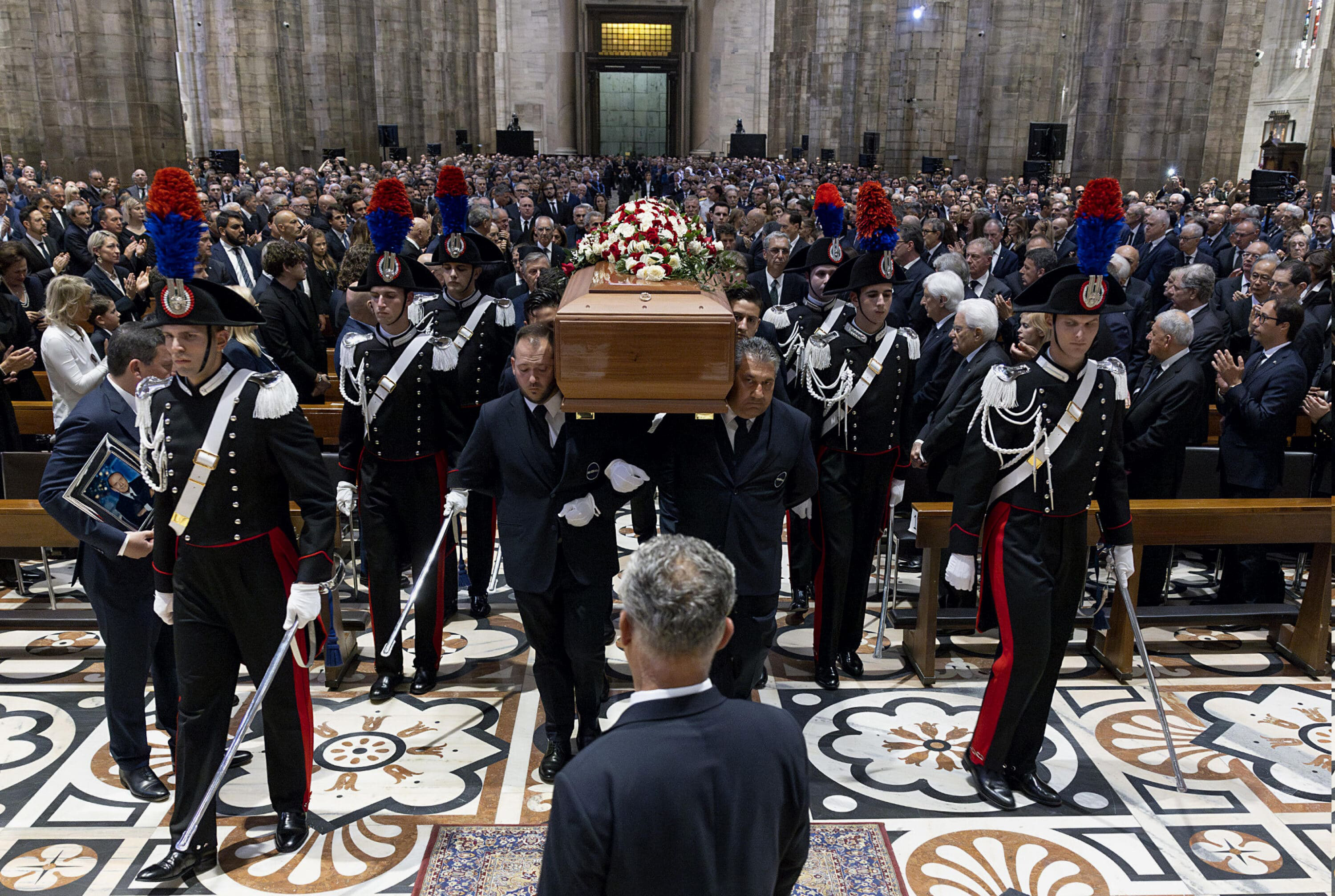 Nuovo Giornale Nazionale - I FUNERALI DI SILVIO BERLUSCONI