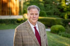 Il coraggio di un uomo libero: James Hankins lascia Harward